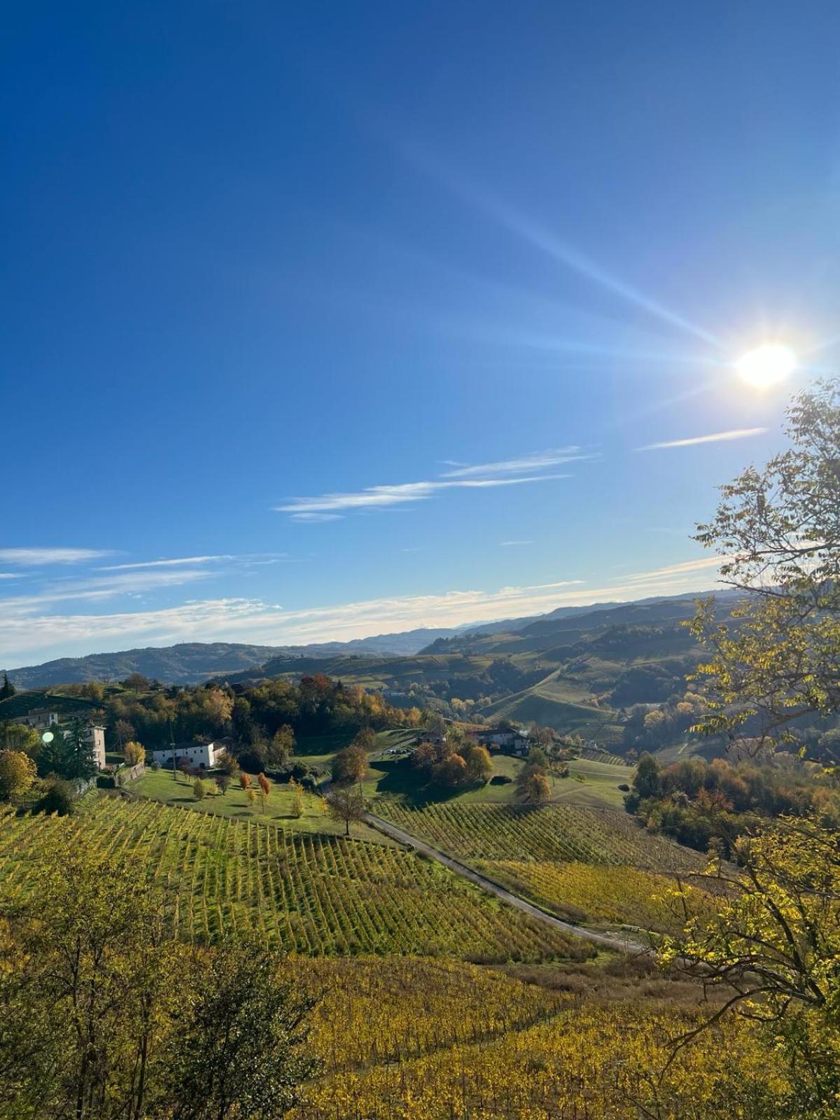 Calosso Wine View Escape Exterior photo